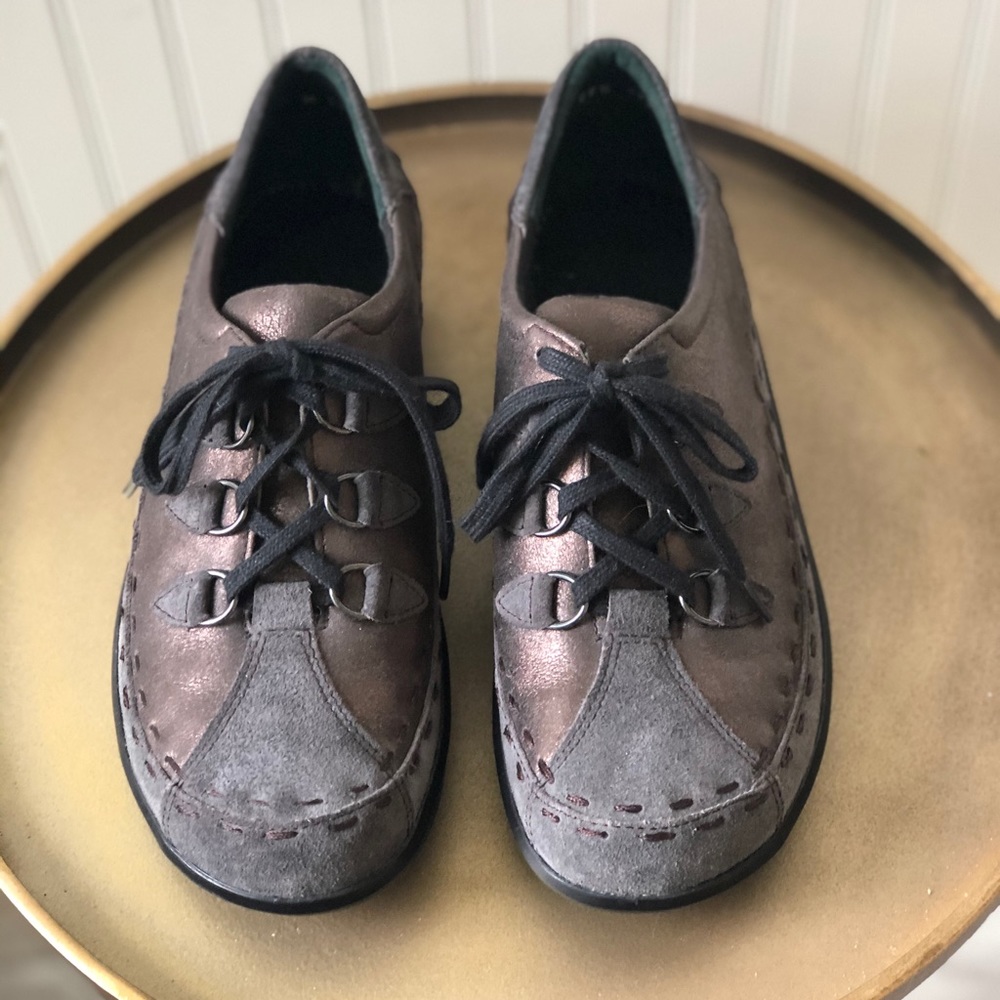 ZIERA ALLSORTS LACE UP WALKING SHOE. SIZE: 38.5 M. NEW WITHOUT TAGS
